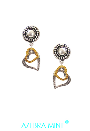 Boucles d'oreille clip deux coeurs argenté doré Bandol. Boucles d'oreille clip à deux pendentifs coeurs martelés coloris argent et or. Chaque boucle d'oreille est composée d'une boucle d'oreille à fermeture clip muni d'un coussinet de confort, d'un pendentif coeur recouvert d'argent véritable de 22mm et d'un pendentif coeur recouvert d'or véritable...